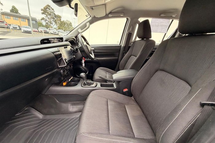 2023 Toyota Hilux SR