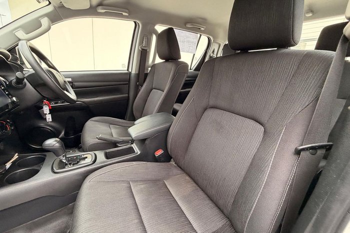 2023 Toyota Hilux SR