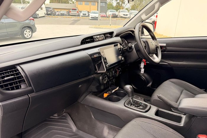 2023 Toyota Hilux SR