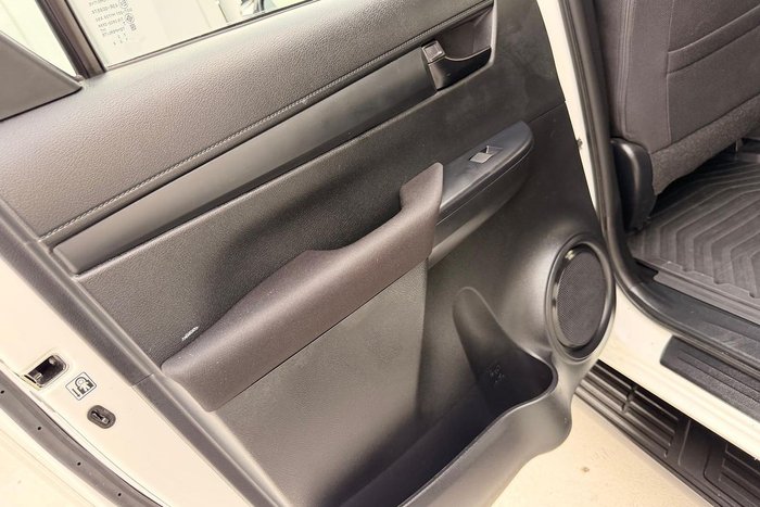 2023 Toyota Hilux SR