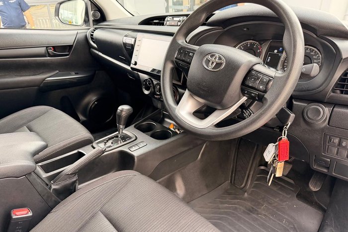 2023 Toyota Hilux SR