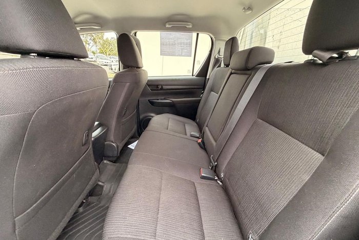 2023 Toyota Hilux SR