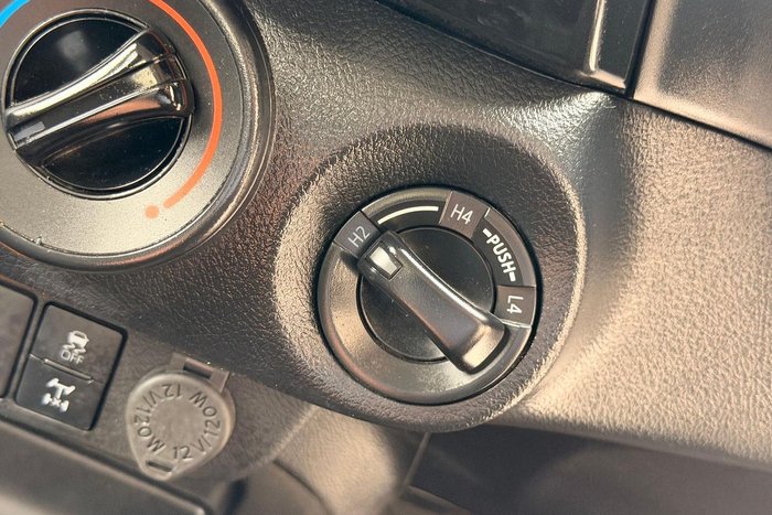 2023 Toyota Hilux SR