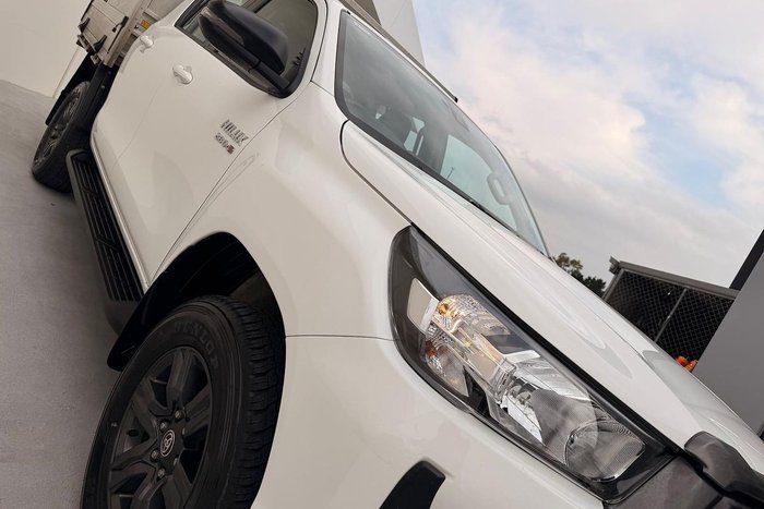 2023 Toyota Hilux SR