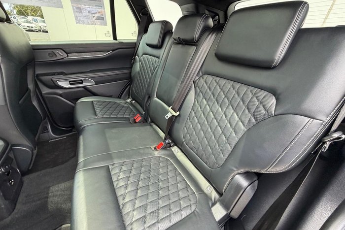 2022 Ford Everest Platinum