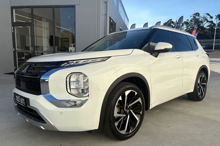 2023 Mitsubishi Outlander Exceed