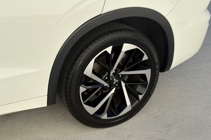 2023 Mitsubishi Outlander Exceed