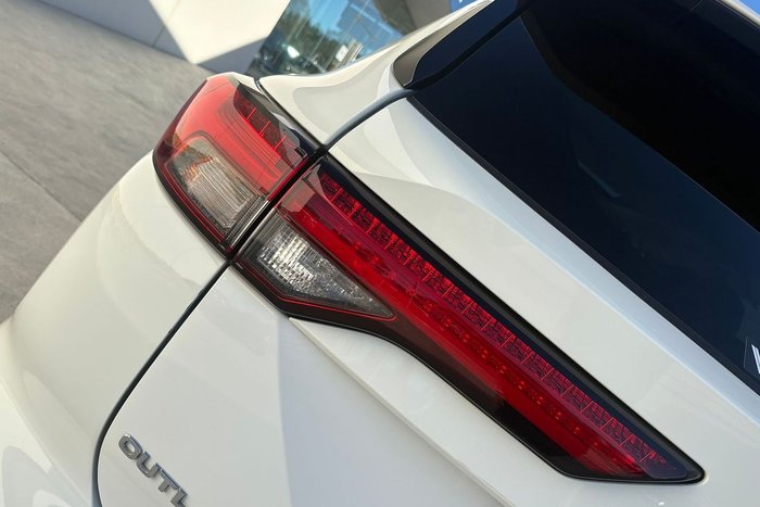 2023 Mitsubishi Outlander Exceed