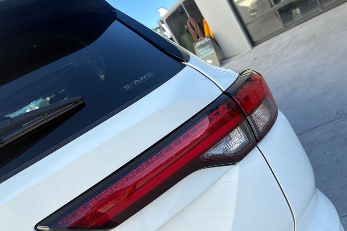 2023 Mitsubishi Outlander Exceed