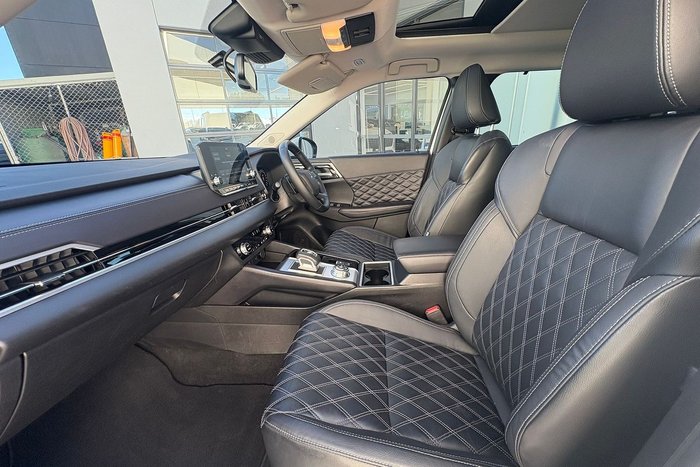 2023 Mitsubishi Outlander Exceed