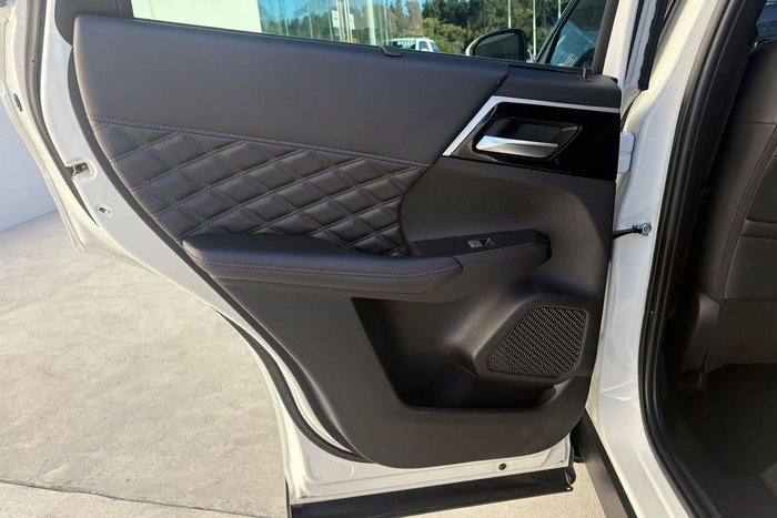 2023 Mitsubishi Outlander Exceed