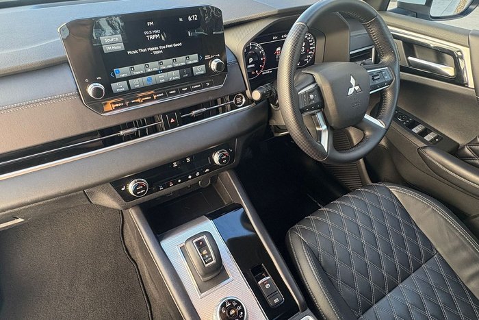 2023 Mitsubishi Outlander Exceed