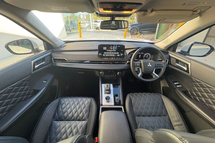 2023 Mitsubishi Outlander Exceed