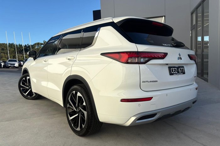 2023 Mitsubishi Outlander Exceed