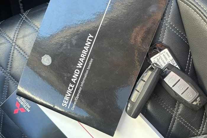 2023 Mitsubishi Outlander Exceed