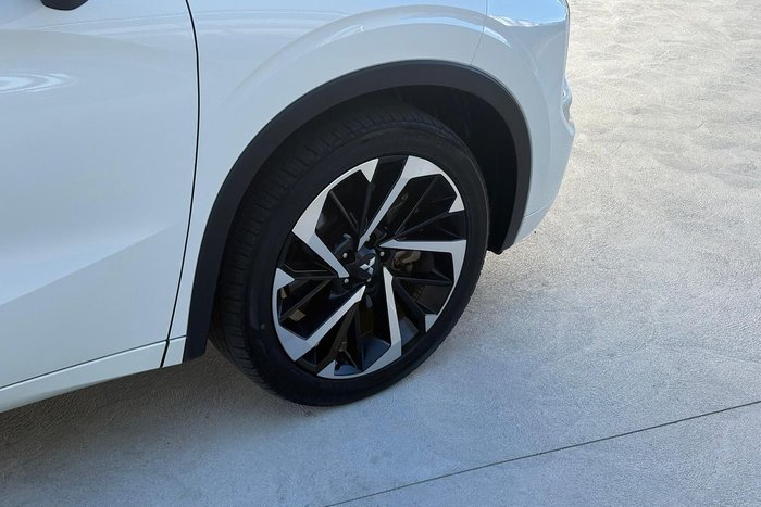 2023 Mitsubishi Outlander Exceed