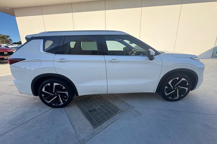 2023 Mitsubishi Outlander Exceed