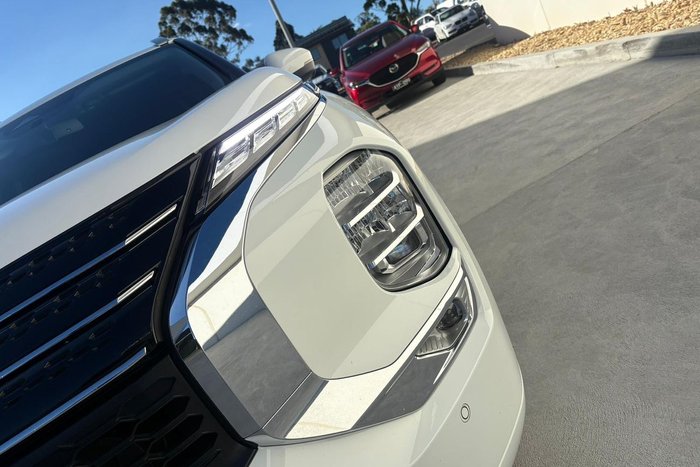 2023 Mitsubishi Outlander Exceed