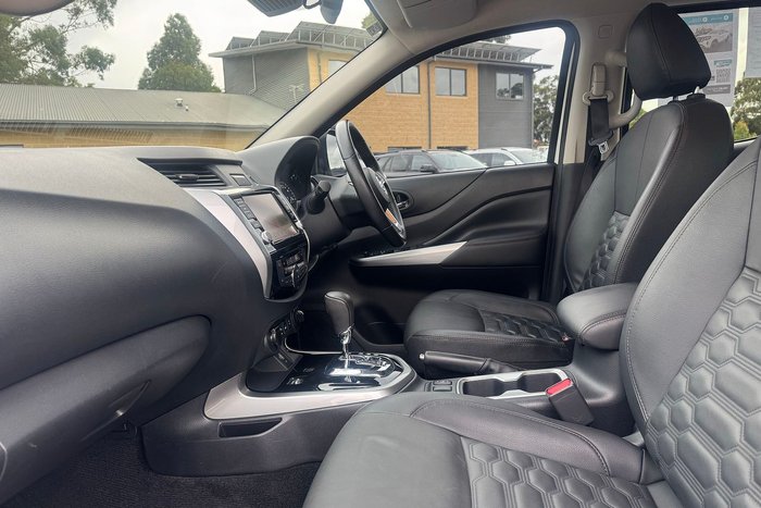 2022 Nissan Navara ST-X