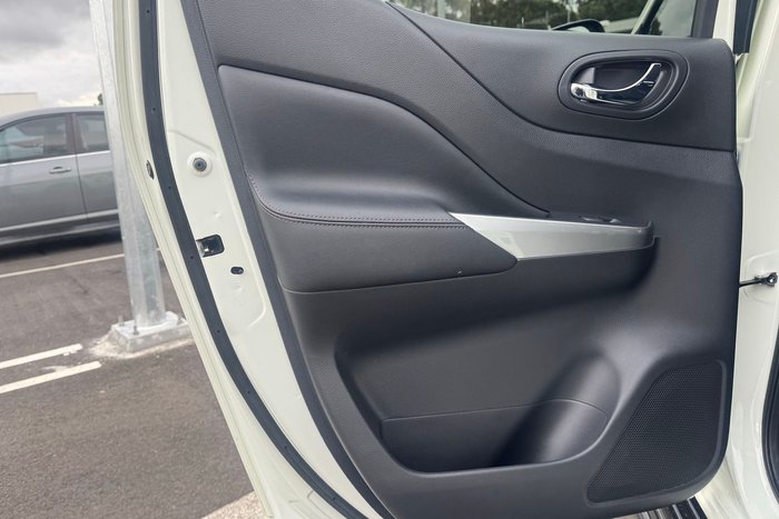 2022 Nissan Navara ST-X