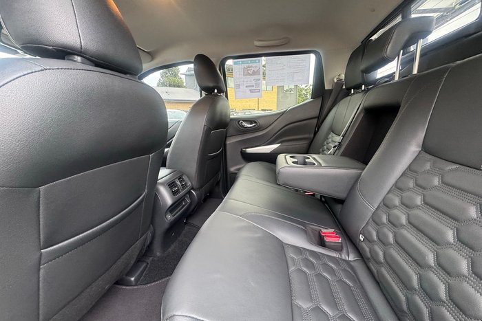 2022 Nissan Navara ST-X