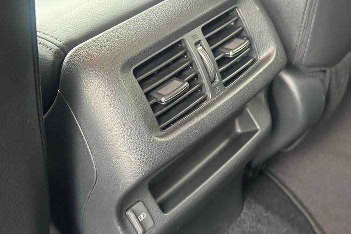 2022 Nissan Navara ST-X