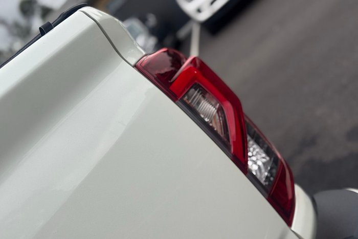 2022 Nissan Navara ST-X