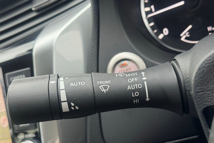 2022 Nissan Navara ST-X