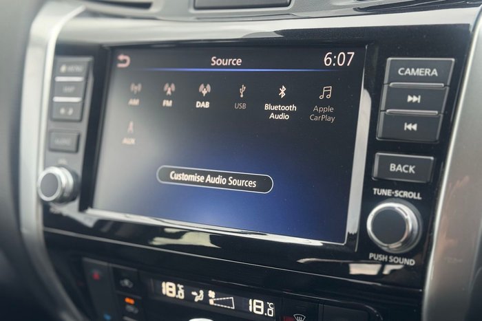 2022 Nissan Navara ST-X