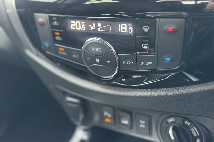 2022 Nissan Navara ST-X