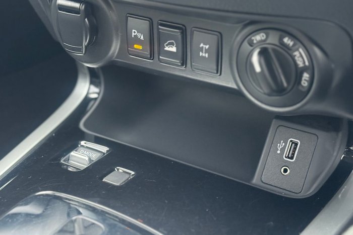 2022 Nissan Navara ST-X