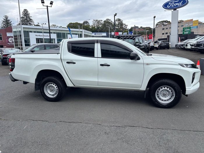 2022 Mitsubishi Triton GLX