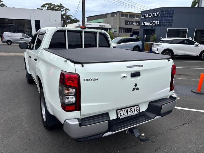 2022 Mitsubishi Triton GLX