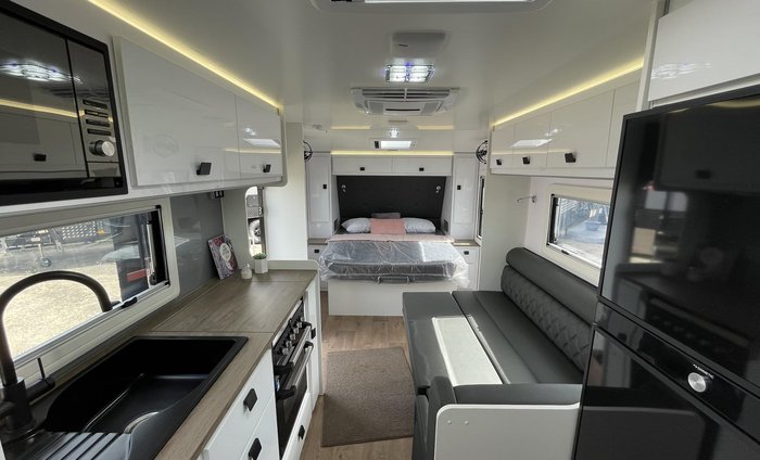 2025 JB Caravans Dirt Road Xtreme (22") Bunk