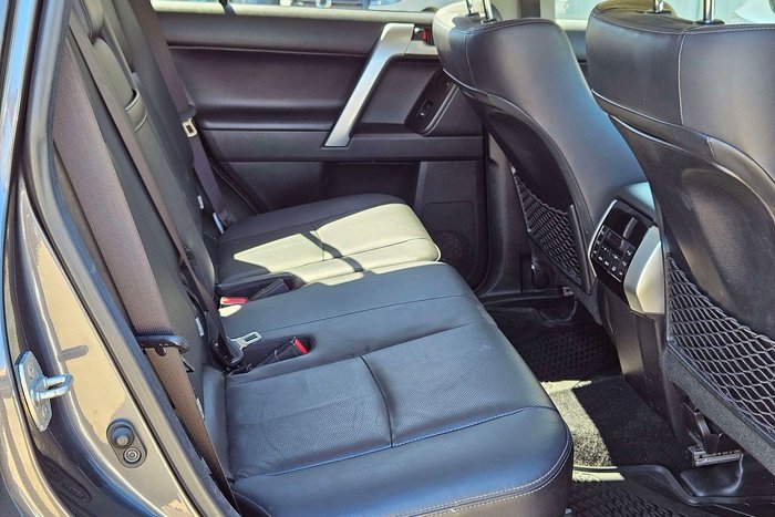 2023 Toyota Landcruiser Prado VX