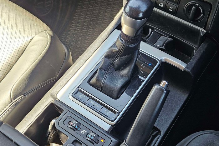 2023 Toyota Landcruiser Prado VX