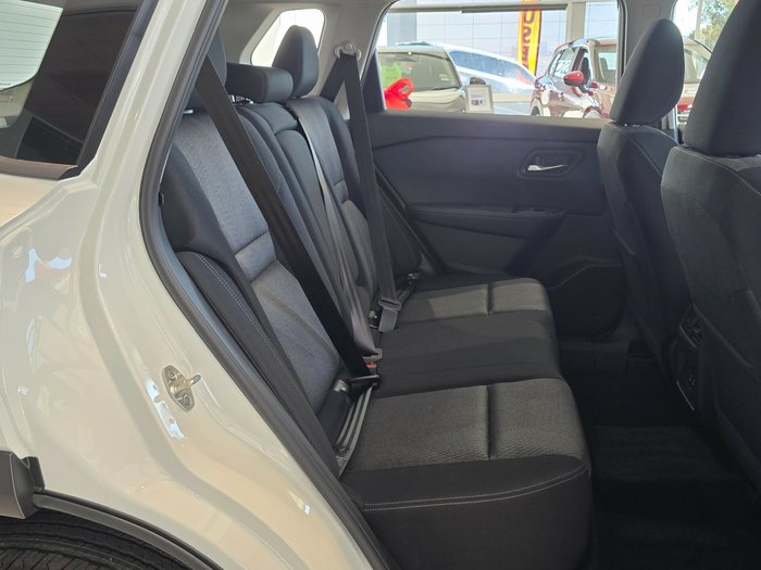 2025 Nissan X-TRAIL ST