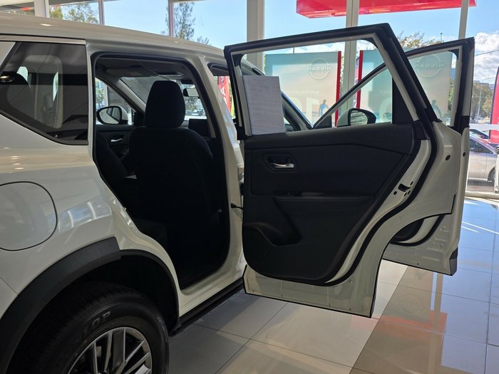 2025 Nissan X-TRAIL ST
