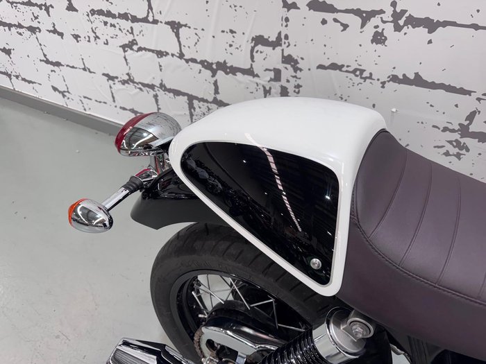 2015 Triumph Thruxton Ace Cafe Special Edition Thruxton White