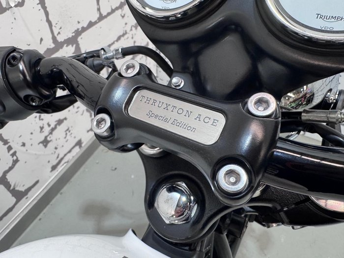 2015 Triumph Thruxton Ace Cafe Special Edition Thruxton White