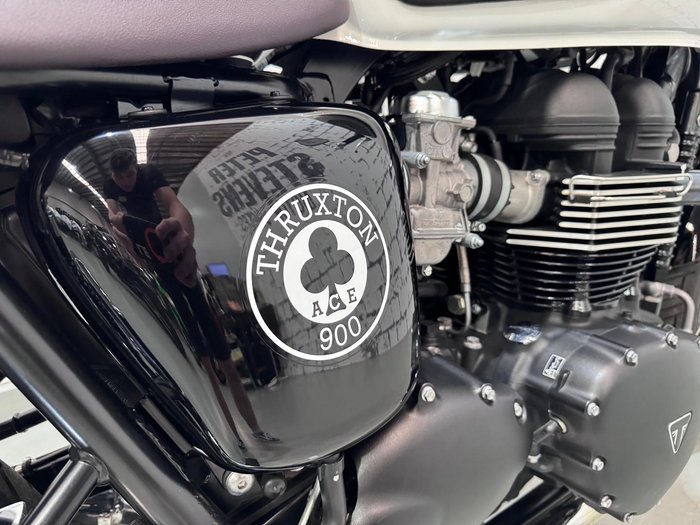 2015 Triumph Thruxton Ace Cafe Special Edition Thruxton White