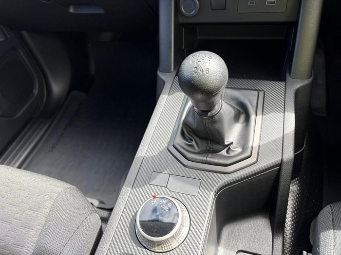 2025 Mitsubishi Triton GLX