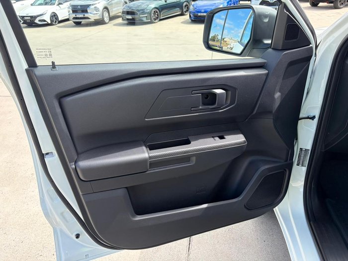 2025 Mitsubishi Triton GLX