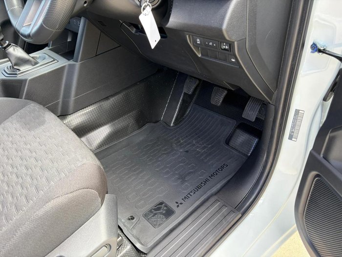 2025 Mitsubishi Triton GLX