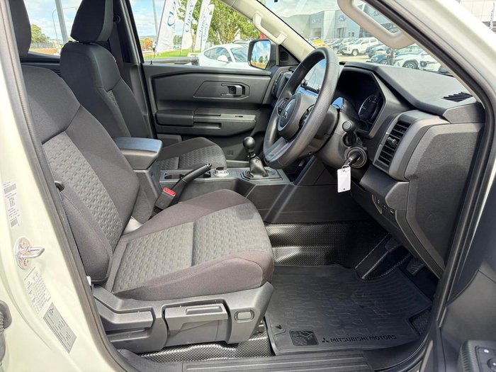 2025 Mitsubishi Triton GLX