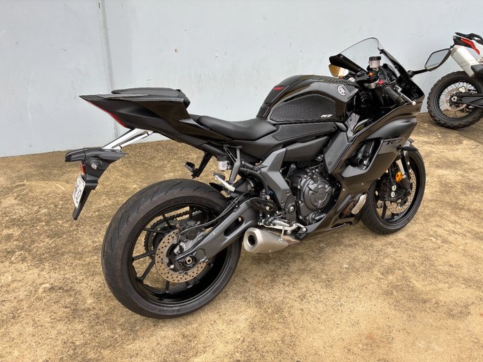 2025 Yamaha YZF-R7LA Black