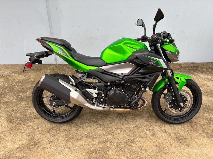 2025 Kawasaki Z500 Green
