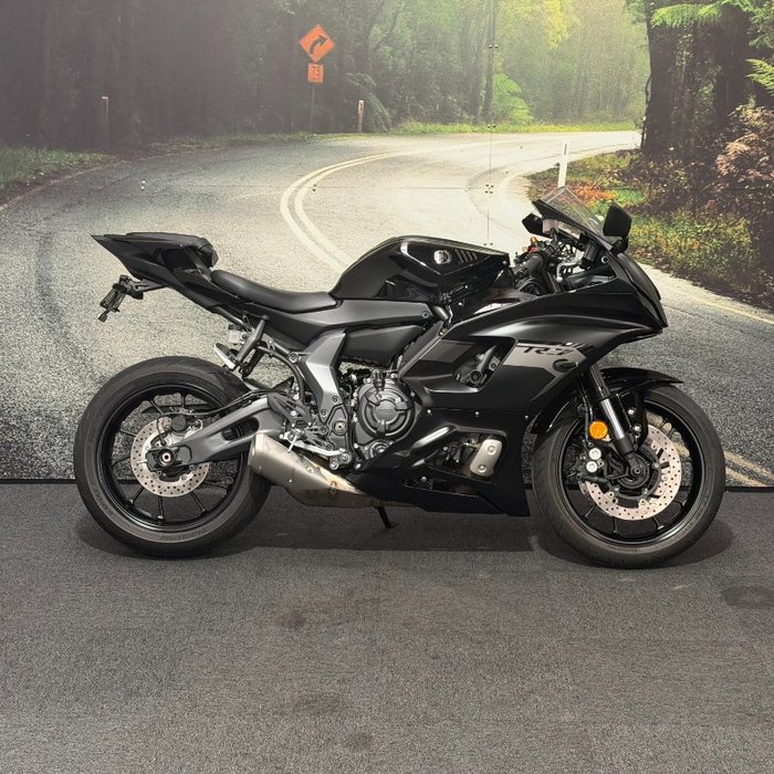 2025 Yamaha YZF-R7LA BLACK