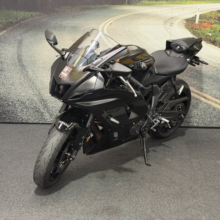2025 Yamaha YZF-R7LA BLACK
