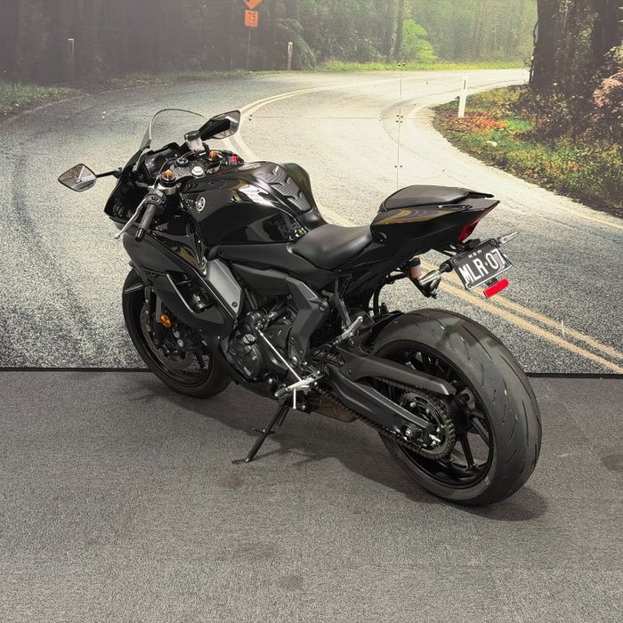 2025 Yamaha YZF-R7LA BLACK